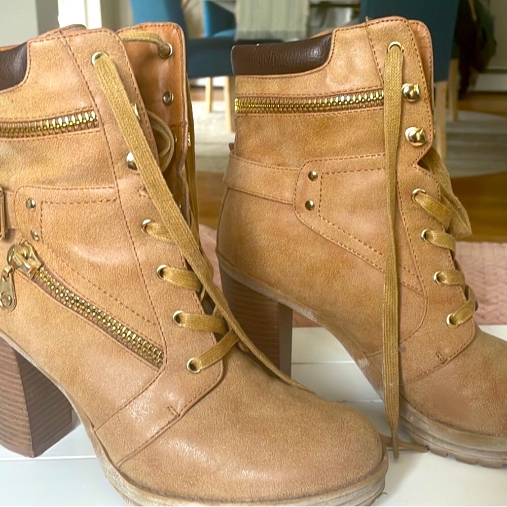 G By Guess Women’s Sued Boots